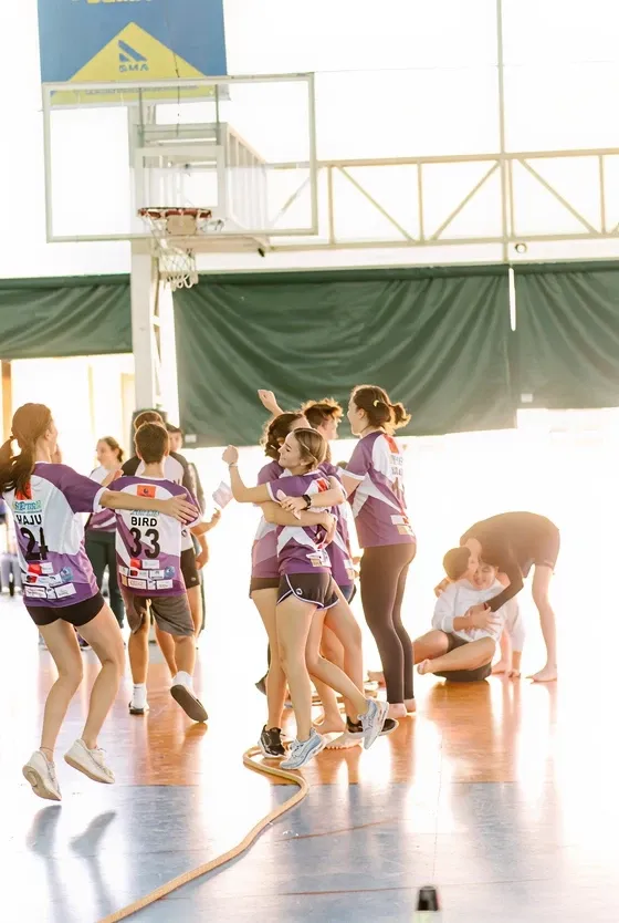 <span class='span-italic'>Handebol</span> (Misto)