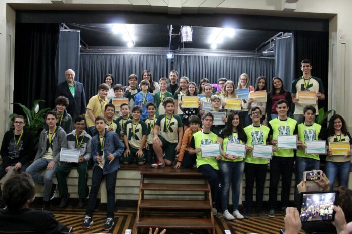 Cerimônia de premiação aos alunos e professores